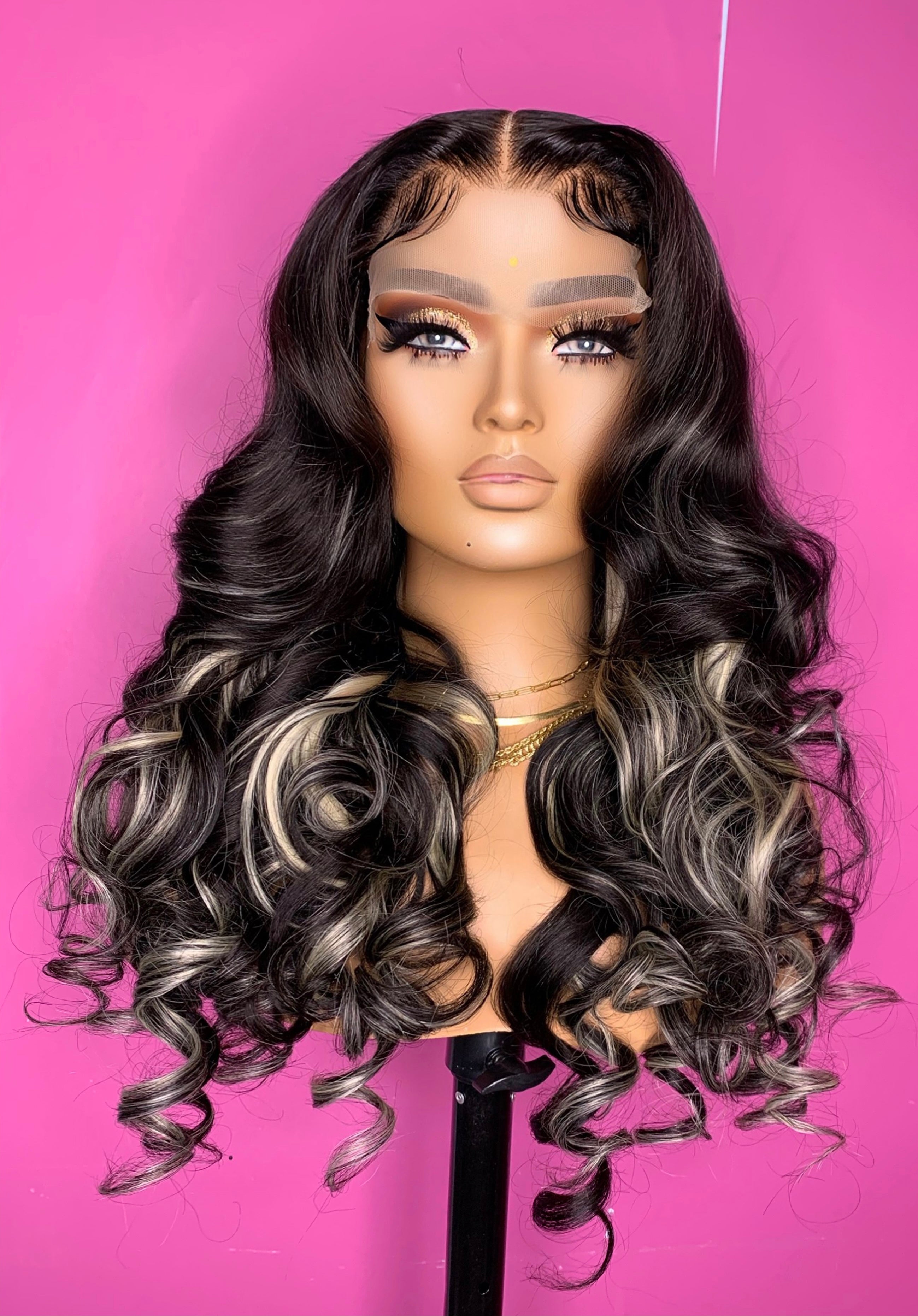 Deja 24” with black and blonde strips highlight human hair